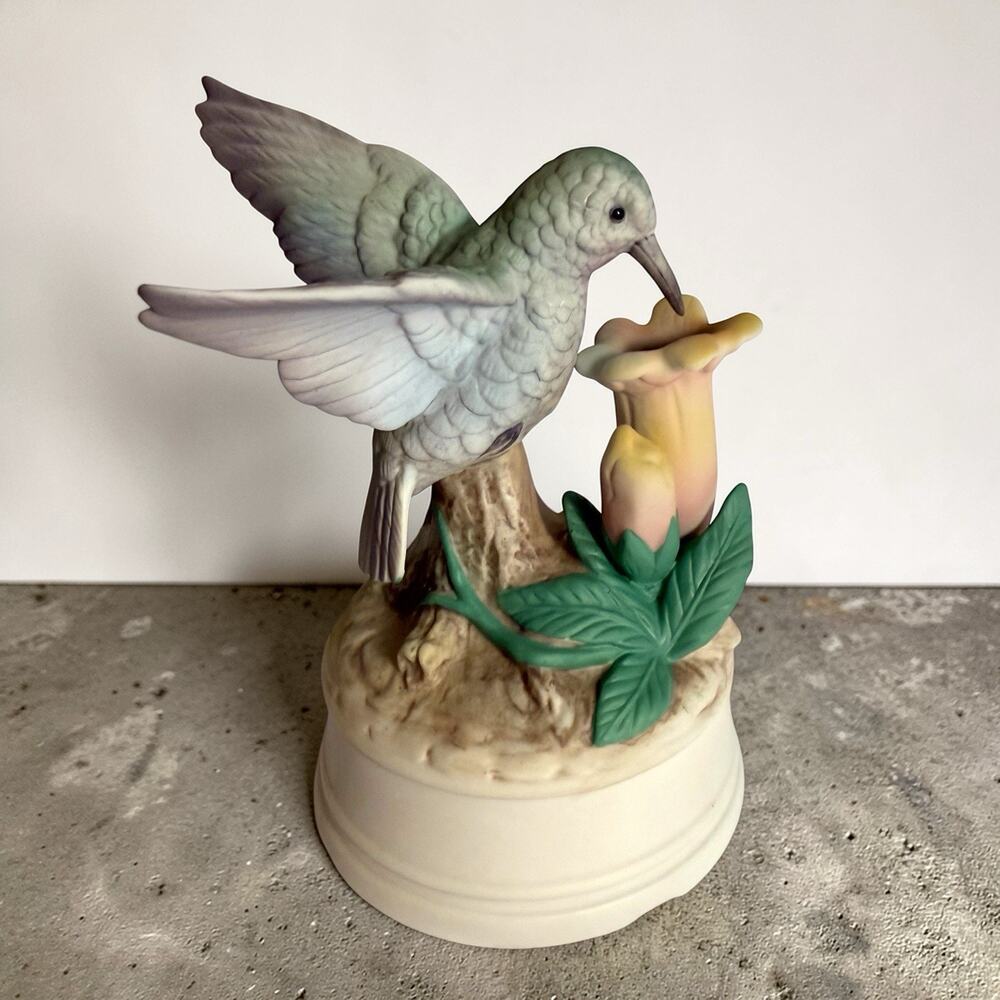 VTG Crowning Touch Collection Porcelain Hummingbird Music Box 6” Figurine Japan